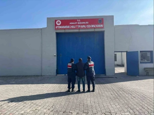 Jandarma çeşitli suçlardan hapis cezası ile aranan şahsı yakaladı
