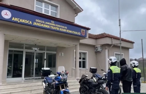 Jandarma &ccedil;evirmesinden ka&ccedil;tığı anları sosyal medyada paylaştı, kısa s&uuml;rede yakalandı
