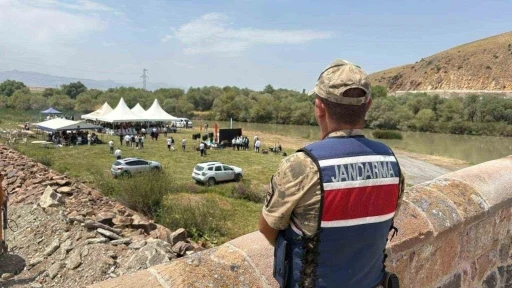 Jandarma, Çobandede kültür etkinliklerinde görev aldı
