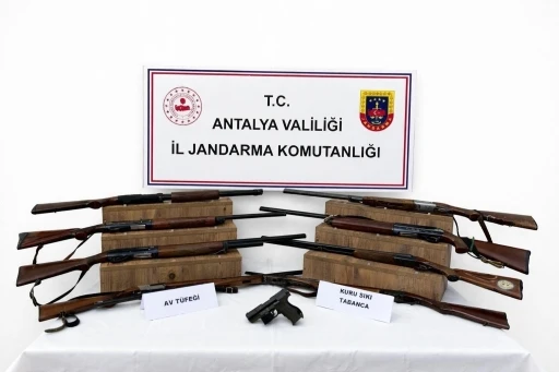 Jandarma&rsquo;dan ruhsatsız silah operasyonu