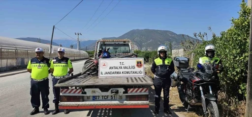 Jandarma denetimlerinde 98 motosiklet trafikten men edildi
