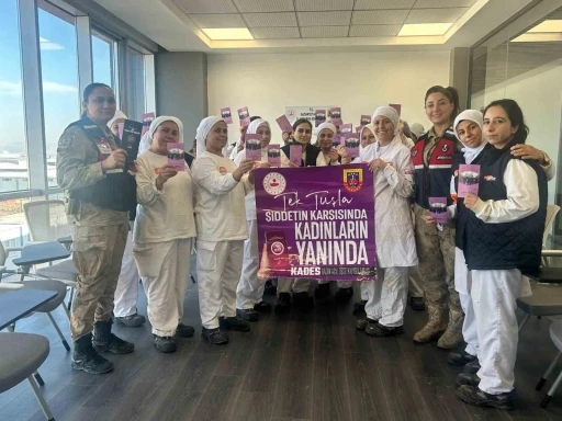 Jandarma ekipleri 2025 yılında KADES uygulamasını tanıttı
