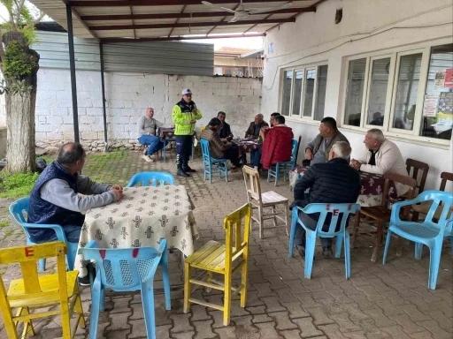 Jandarma ekipleri traktör ve motosiklet sürücülerini bilgilendirdi
