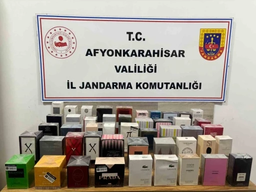 Jandarma kaçak erkek ve kadın parfümü ele geçirdi
