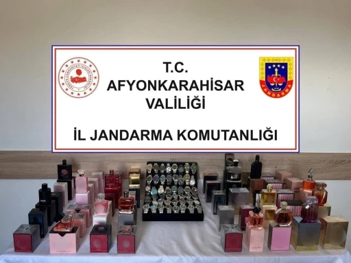 Jandarma ka&ccedil;ak parf&uuml;m ve kol saati ele ge&ccedil;irdi
