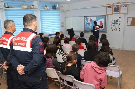 Jandarma öğrencilerle buluştu
