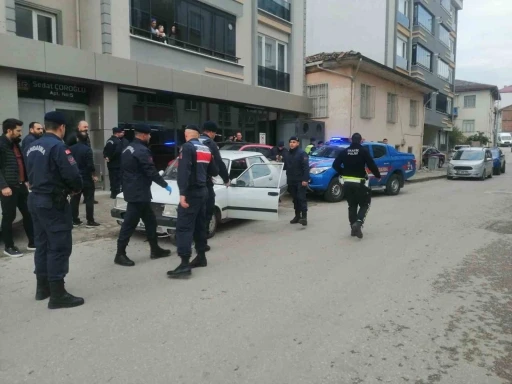 Jandarma personelini yaralayan sürücü, kovalamaca sonrası yakalandı
