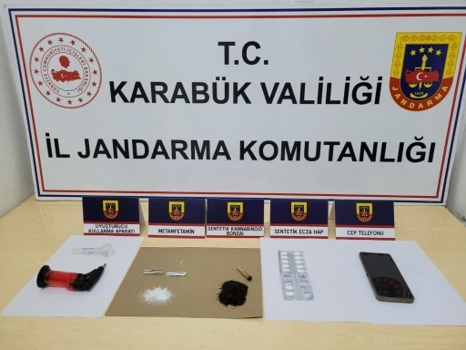 Jandarma uyuşturucu tacirlerine göz açtırmıyor
