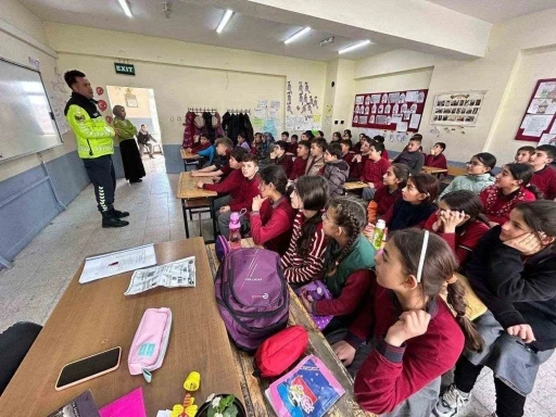 Jandarmadan 6 il&ccedil;ede &ouml;ğrencilere trafik eğitimi
