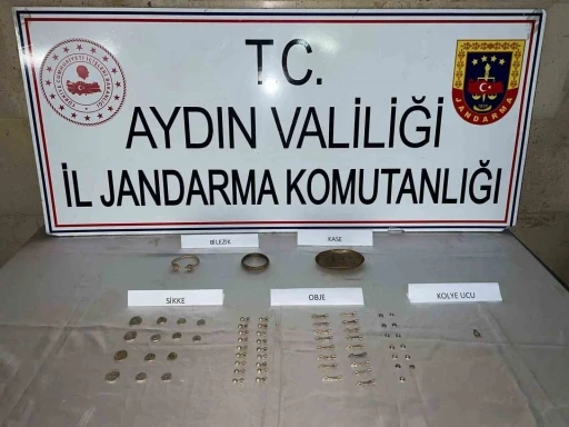 Jandarmadan besihane ve seraya baskın: 3,5 milyon TL değerinde tarihi eser ele geçirildi
