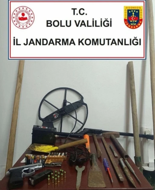 Jandarmadan define avcılarına suçüstü: 4 gözaltı
