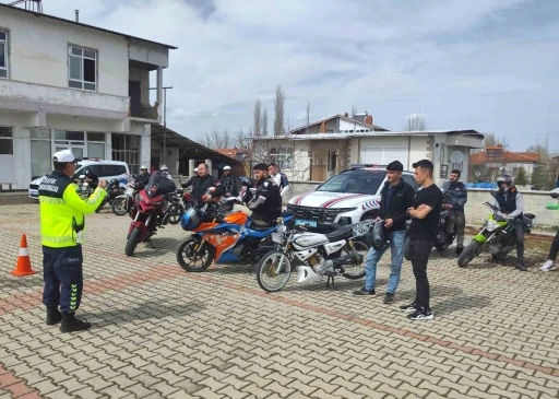 Jandarmadan motosiklet sürücülerine eğitim
