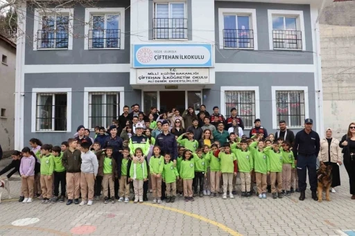 Jandarmadan Niğde&rsquo;de &ouml;ğrencilere meslek tanıtımı ve g&uuml;venlik eğitimi
