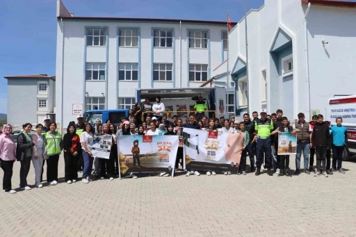 Jandarmadan öğrencilere trafik güvenliği eğitimi
