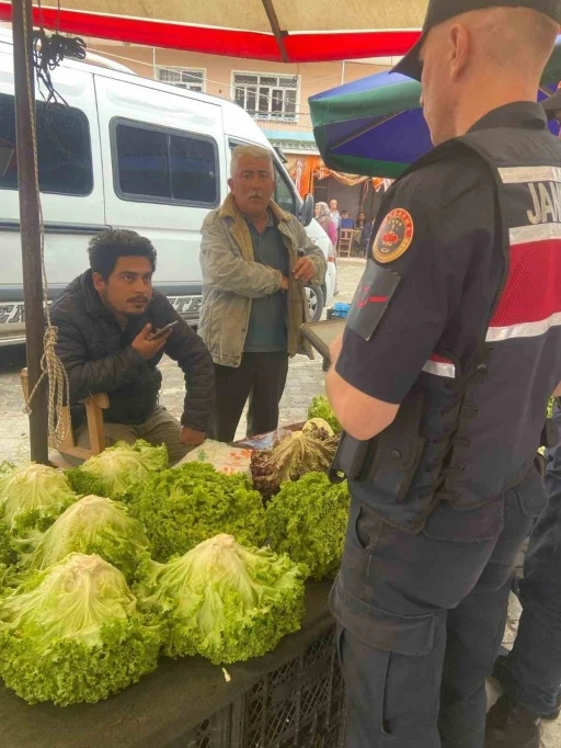 Jandarmadan pazarda hırsızlık ve sahte para denetimi
