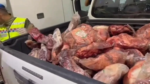 Jandarmadan şok yol uygulaması: Kaçak et ve binlerce ürün ele geçirildi
