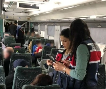 Jandarmadan ş&uuml;pheli şahıslara y&ouml;nelik kimlik denetimi
