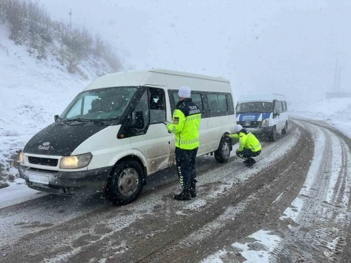 Jandarmadan s&uuml;r&uuml;c&uuml;lere hayati uyarılar
