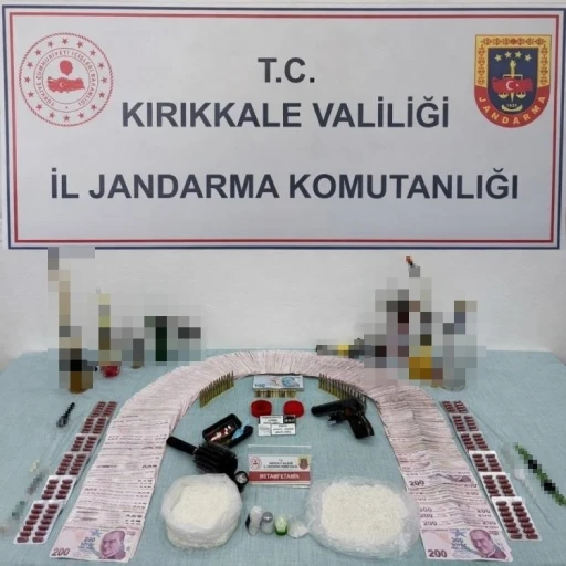 Jandarmadan uyuşturucu operasyonu: 3 g&ouml;zaltı
