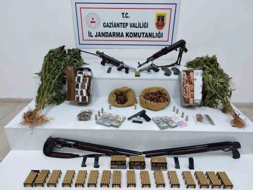 Jandarmadan uyuşturucu ve kaçakçılık operasyonları: 8 tutuklama
