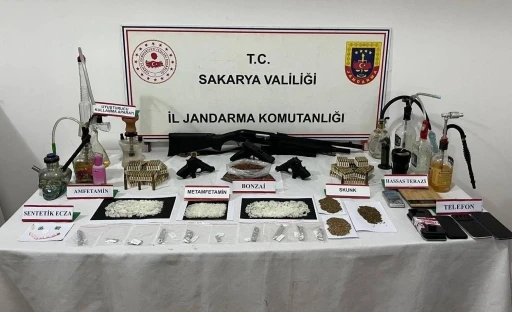 Jandarmadan uyuşturucu ve silah kaçakçılığı operasyonu: 2 tutuklama
