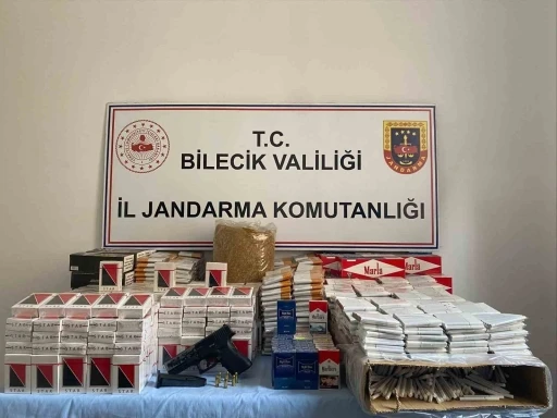 Jandarmanın baskın yaptığı evde kaçak tütün ve ruhsatsız silah ele geçirildi
