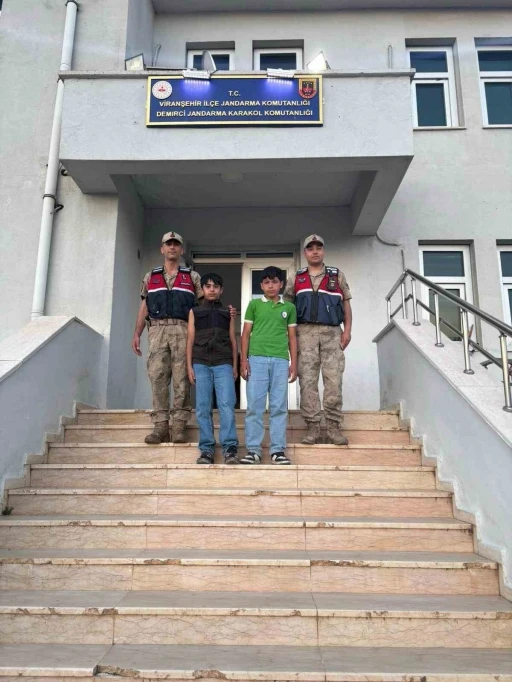 Jandarmanın dikkati kayıp &ccedil;ocukları ailelerine kavuşturdu
