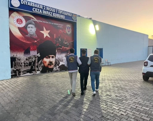 JASAT ekipleri çeşitli suçlardan aranan 64 kişi yakaladı
