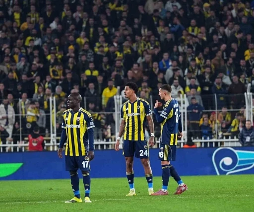 Jayden Oosterwolde ve Fred, cezalı duruma d&uuml;şt&uuml;
