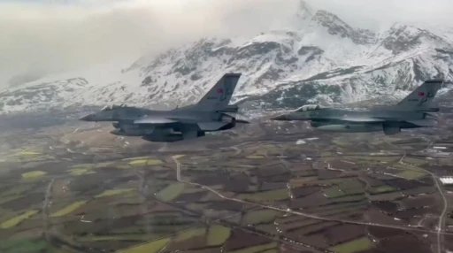Jetler Erzincan&rsquo;ın kurtuluşu i&ccedil;in havalandı

