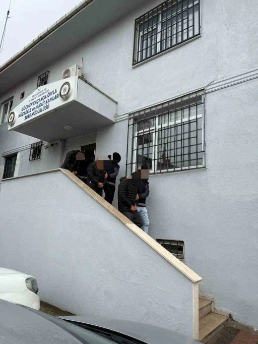 Kaçak göçmenleri taşıyan organizatörler yakalandı: 3 tutuklama
