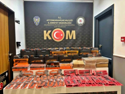 Ka&ccedil;ak hırdavat malzemeleri ele ge&ccedil;irildi
