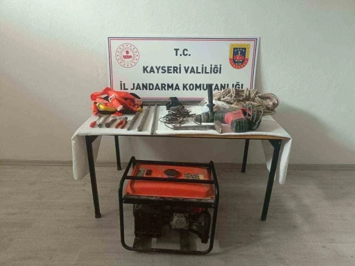 Kaçak kazı yapan 3 kişi yakalandı
