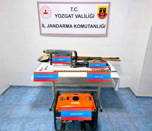 Kaçak kazı yapan 5 kişi suçüstü yakalandı
