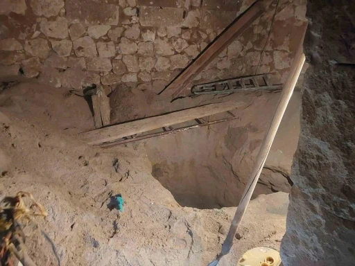 Ka&ccedil;ak kazı yaparken su&ccedil;&uuml;st&uuml; yakalandılar
