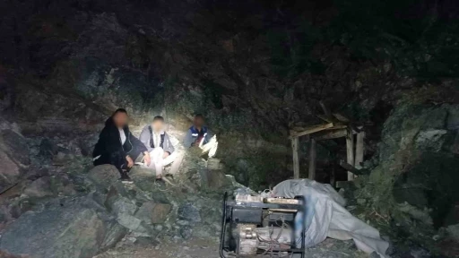 Kaçak maden kazı yapan şahısları jandarma suçüstü yakaladı: 4 gözaltı
