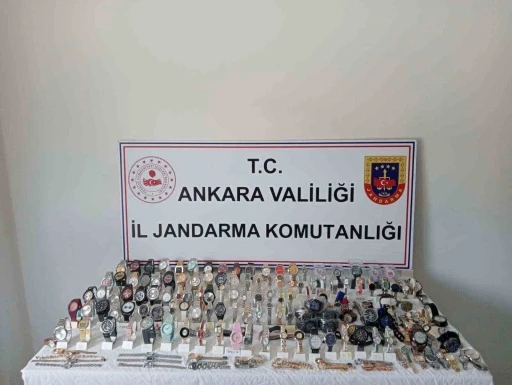 Ka&ccedil;ak saat operasyonunda 3,2 milyon liralık &uuml;r&uuml;n ele ge&ccedil;irildi
