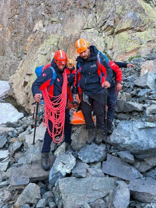 Ka&ccedil;kar Dağları&rsquo;na tırmanışta yaralanan dağcı kurtarıldı
