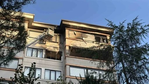 Kadıköy’de 8 katlı binada korkutan yangın: 1 kişi dumandan etkilendi
