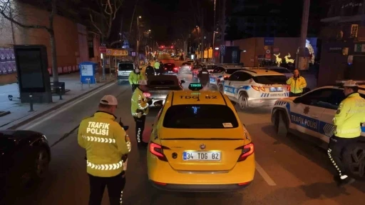 Kadık&ouml;y&rsquo;de alkol denetimi: Alkoll&uuml; s&uuml;r&uuml;c&uuml;lere ge&ccedil;it yok