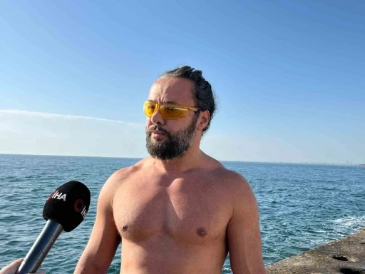 Kadık&ouml;y&rsquo;de denizdeki dalgaların &ccedil;arptığı 3 y&uuml;z&uuml;c&uuml;n&uuml;n arkadaşı konuştu. "Arkadaşlarımızın amacı denize girmek değildi"
