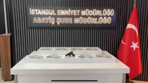 Kadık&ouml;y&rsquo;de emekli &ouml;ğretmeni 117 bin dolar dolandıran 4 kişi tutuklandı
