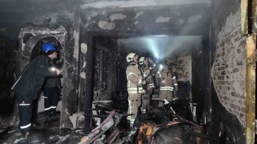 Kadık&ouml;y&rsquo;de korkutan yangın: 1&rsquo;i ağır 8 yaralı
