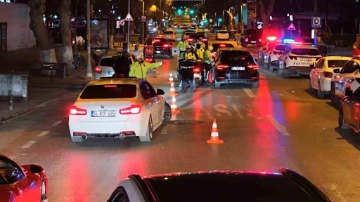 Kadık&ouml;y&rsquo;de trafik ve asayiş denetimi: 2 milyon ceza, 80 ara&ccedil; trafikten men
