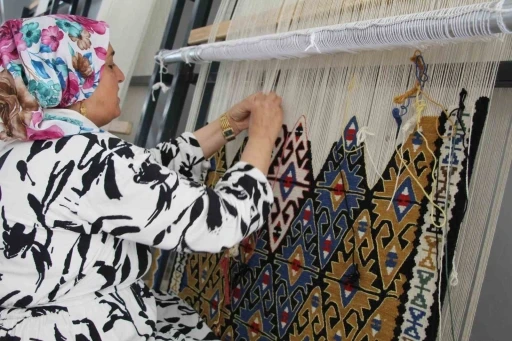 Kadın emeğiyle &quot;Jirki kilimi&quot; dünyaya açılıyor
