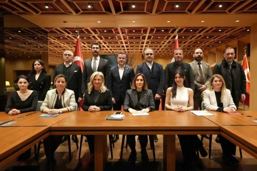 Kadın Futbol Birliği&rsquo;nin temeli Dolmabah&ccedil;e&rsquo;de atıldı
