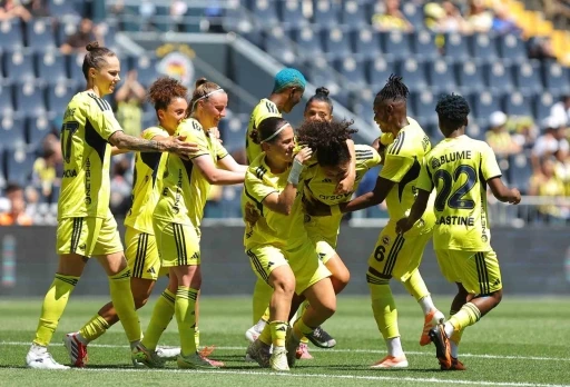 Kadın Futbol S&uuml;per Ligi&rsquo;nde şampiyon olan Fenerbah&ccedil;e, &Uuml;nye&rsquo;yi 8-0 yendi
