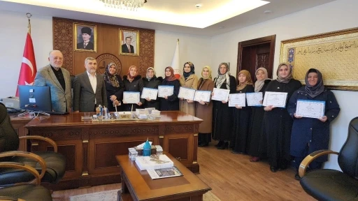 Kadın Kur&rsquo;an kursu &ouml;ğreticilerine y&ouml;nelik Talim ve Tashih-i Huruf Kursu tamamlandı
