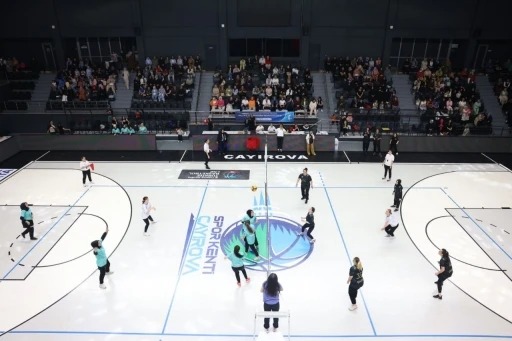 Kadın kursiyerler voleybol maçında hünerlerini konuşturdu
