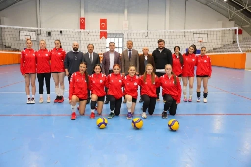Kadın voleybol takımı antrenmanlara başladı
